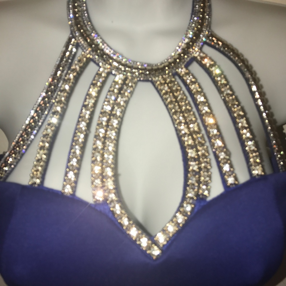 Dress - Picture 2 of 5